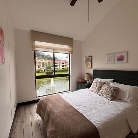 Cr Mariposa Rentals Lakeview Penthouse With Office Space, Pool, Gym, Tennis Santa Ana (San Jose) Exterior foto