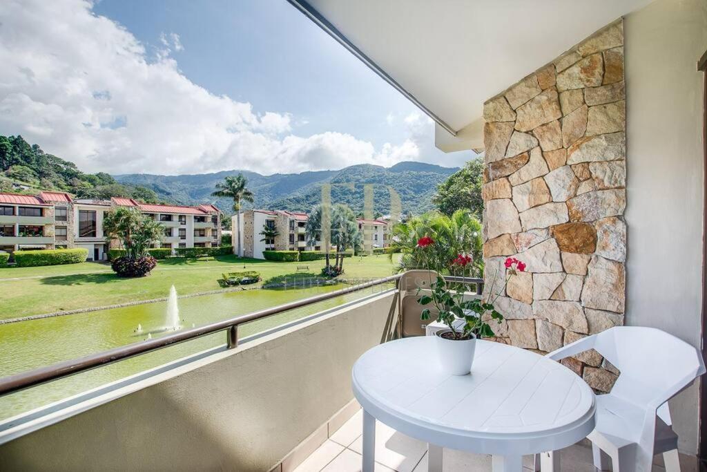 Cr Mariposa Rentals Lakeview Penthouse With Office Space, Pool, Gym, Tennis Santa Ana (San Jose) Exterior foto