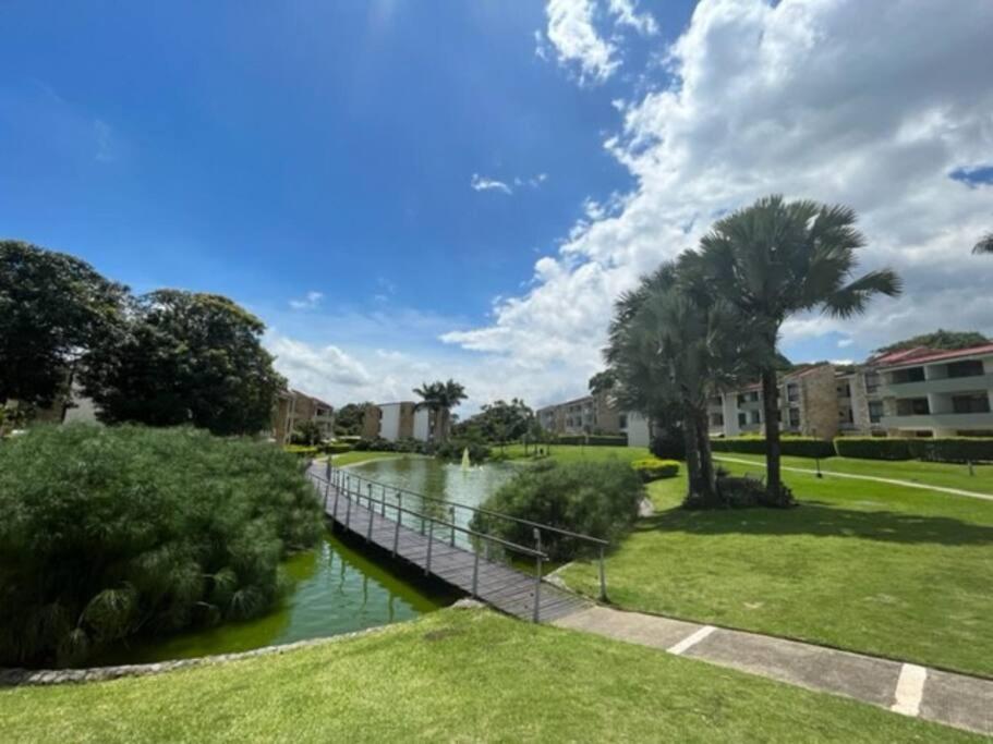 Cr Mariposa Rentals Lakeview Penthouse With Office Space, Pool, Gym, Tennis Santa Ana (San Jose) Exterior foto