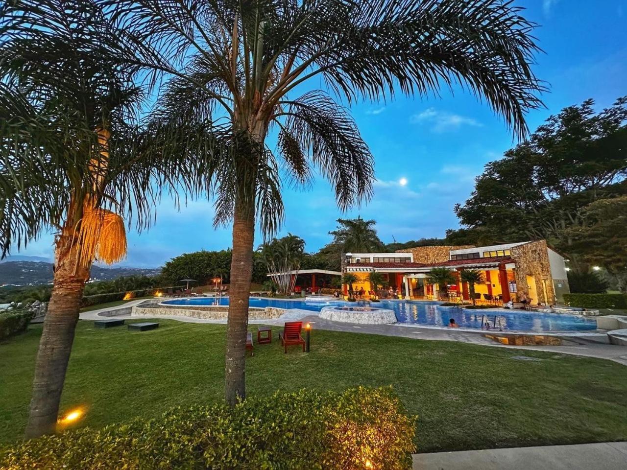 Cr Mariposa Rentals Lakeview Penthouse With Office Space, Pool, Gym, Tennis Santa Ana (San Jose) Exterior foto