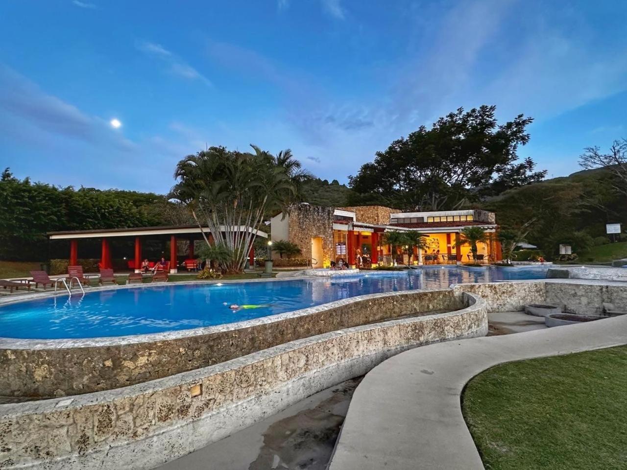 Cr Mariposa Rentals Lakeview Penthouse With Office Space, Pool, Gym, Tennis Santa Ana (San Jose) Exterior foto