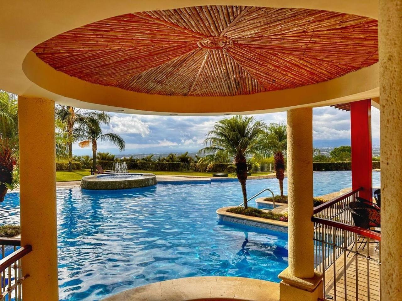 Cr Mariposa Rentals Lakeview Penthouse With Office Space, Pool, Gym, Tennis Santa Ana (San Jose) Exterior foto